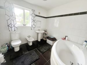 Bathroom:- click for photo gallery